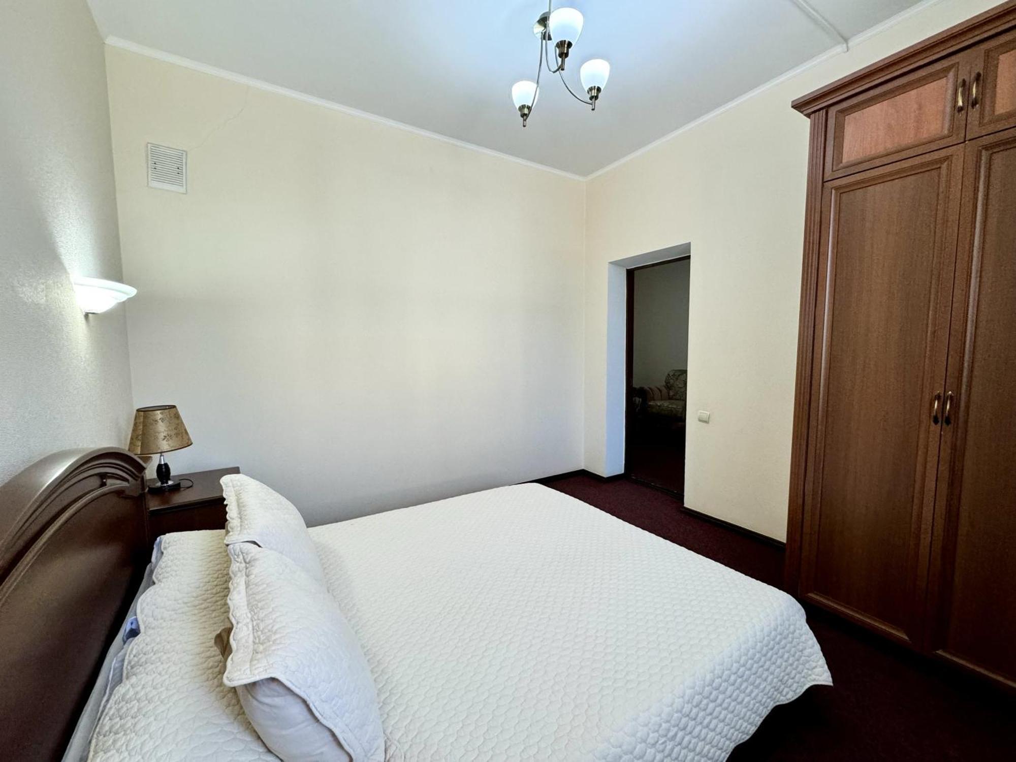 Hotel Zhambyl Taraz Exterior foto