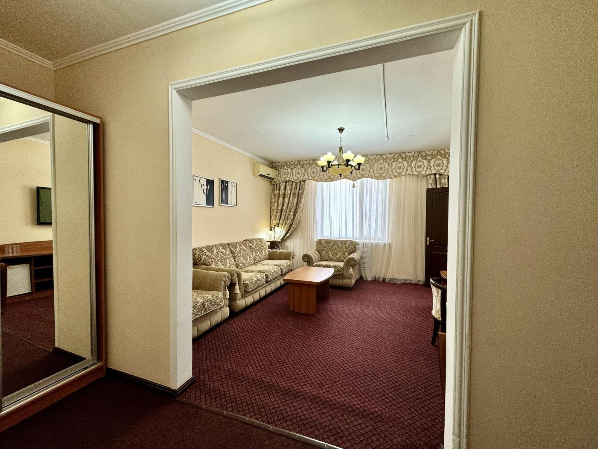 Hotel Zhambyl Taraz Exterior foto