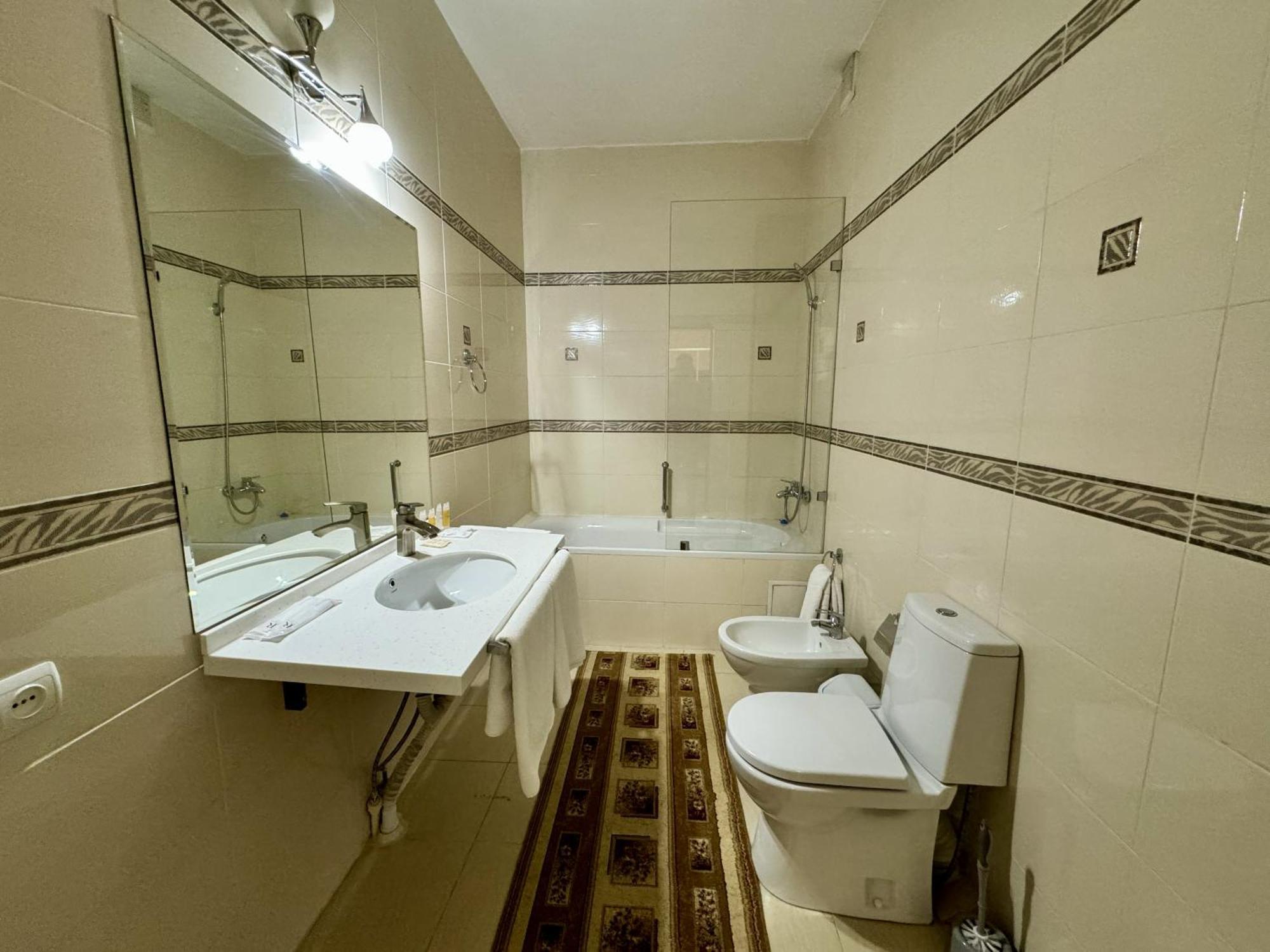 Hotel Zhambyl Taraz Exterior foto