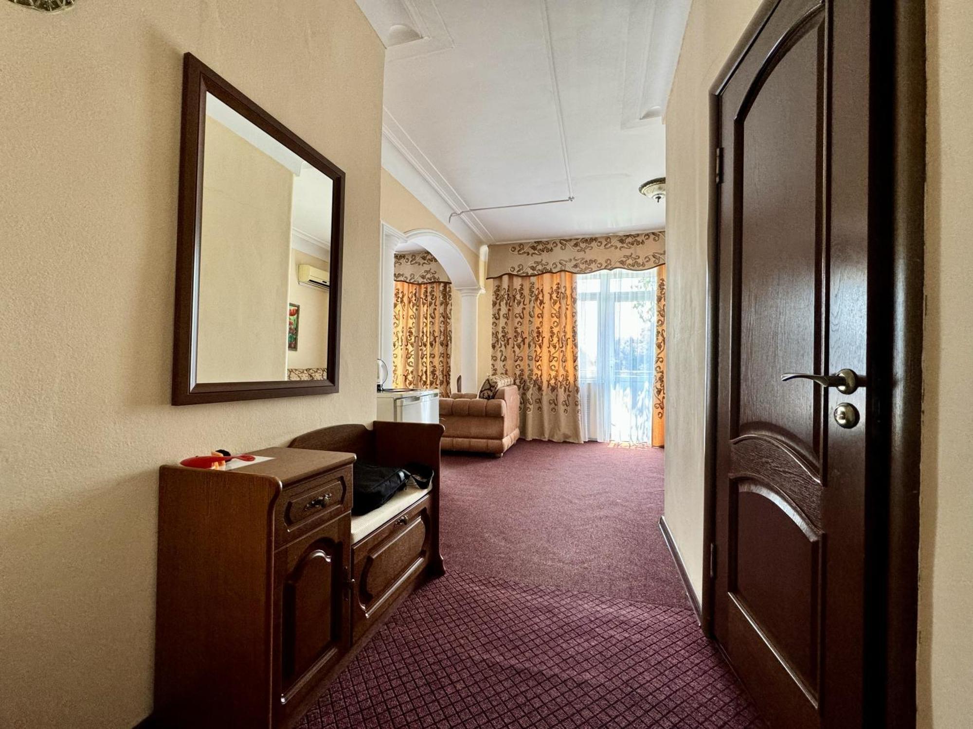Hotel Zhambyl Taraz Exterior foto